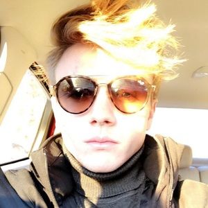 Meet your Posher, Adam